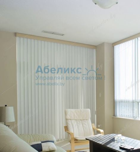 На стену